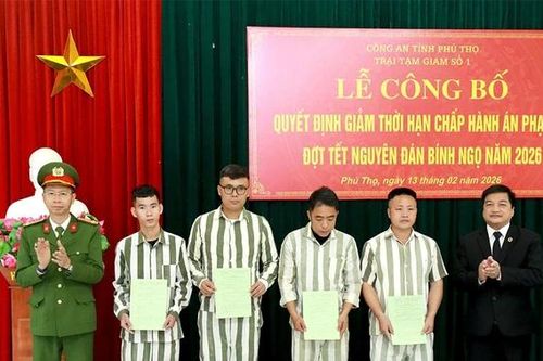 Công bố Quyết định giảm án cho 12 phạm nhân tại Trại Tạm giam số 1