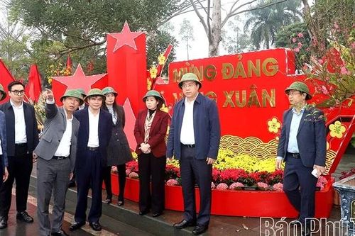 Chủ tịch UBND tỉnh Trần Duy Đông kiểm tra công tác chỉnh trang đô thị phục vụ đón Tết Nguyên đán