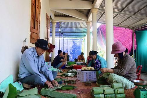 Giữ hương vị quê trong Tết cổ truyền