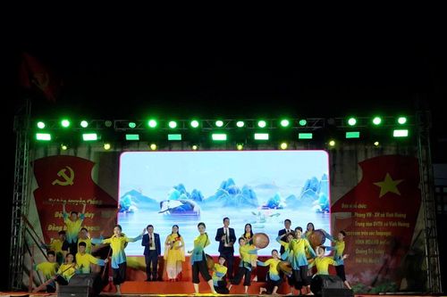Liên hoan văn nghệ 'Vĩnh Hoàng-Niềm tin ngày mới'
