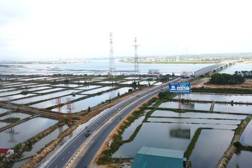 Cầu Gianh những ngày cận Tết: Xóa bỏ nỗi lo 'điểm nghẽn' trên Quốc lộ 1