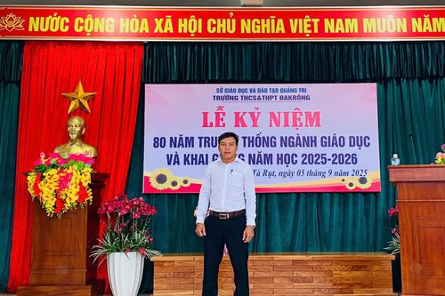 Thầy giáo dũng cảm cứu người giữa dòng nước xiết