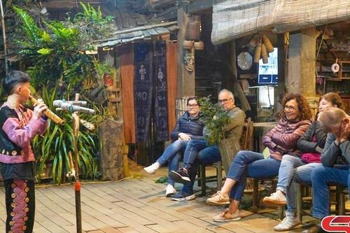 Những người trẻ gìn giữ tiếng sáo Mông
