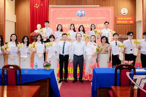 Phát triển đảng viên: Giữ vững chỉ tiêu, nâng tầm chất lượng