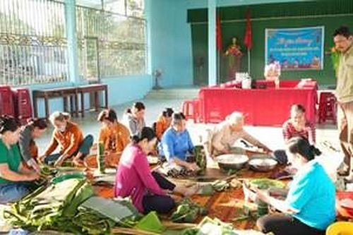 Lan tỏa yêu thương từ những đòn bánh tét nghĩa tình