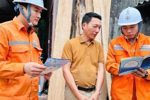 Cuộc chiến thầm lặng giữ sáng dòng điện mùa Xuân