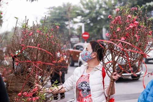Chất lượng không khí Hà Nội 13.2: Vẫn 'đỏ điểm', Tết cần cảnh giác bụi mịn