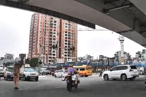 CSGT mở đường đưa bệnh nhân viêm ruột thừa cấp đi cấp cứu kịp thời