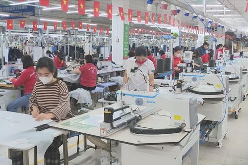 Doanh nghiệp chăm lo lương, thưởng để ổn định nhân lực sau Tết