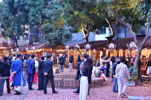 Miễn phí gửi xe ô tô cho du khách đến Văn Miếu - Quốc Tử Giám dịp Tết Nguyên đán