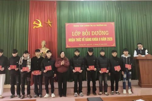 Bế giảng lớp bồi dưỡng nhận thức về Đảng cho 57 tân binh chuẩn bị nhập ngũ năm 2026