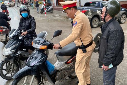 Nỗ lực giải tỏa ùn tắc giao thông tại phường Thục Phán