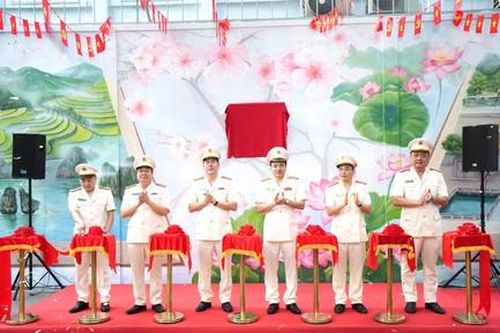 Công an TPHCM: Khánh thành công trình bích họa 'Việt Nam tươi đẹp' tại khu vực Đường sách