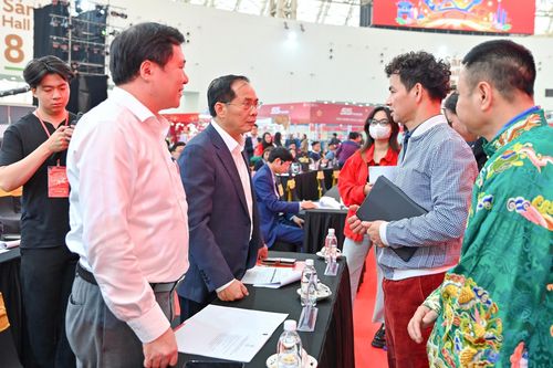 Phó Thủ tướng Bùi Thanh Sơn dự tổng duyệt Lễ bế mạc hội chợ Mùa Xuân 2026