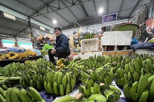Chợ Tết tăng sức mua: Chuối xanh, thịt lợn đắt khách