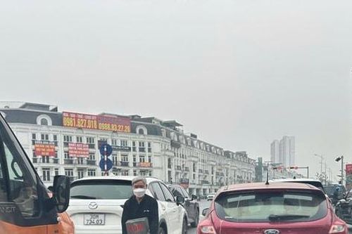 Xử lý nghiêm tình trạng ăn xin, hát rong trên các tuyến phố Hà Nội