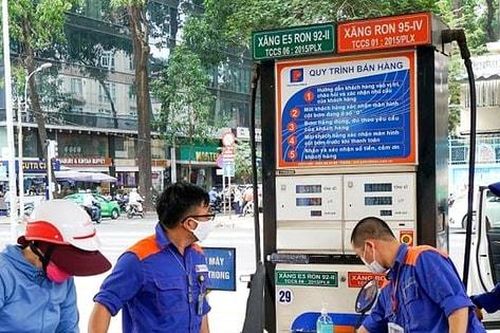 Lùi thời gian điều hành giá xăng, dầu dịp Tết