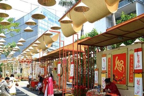 Thảnh thơi dạo bước Đường hoa Phú Mỹ Hưng Xuân Bính Ngọ 2026