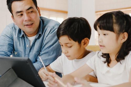 3 điều mẹ làm không tốt bằng bố trong quá trình nuôi dạy con