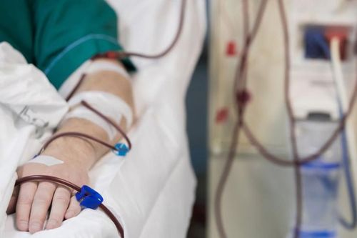 Thiếu niên 15 tuổi nhập viện cấp cứu sau khi 'thụt dầu' liền lúc 300 cái