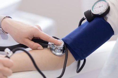 Người có bệnh nền cần chuẩn bị gì trước kỳ nghỉ Tết dài ngày?