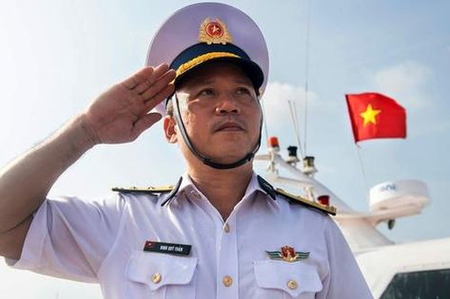 Tự hào cờ Tổ quốc tung bay nơi đầu sóng biển Tây Nam