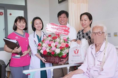 Cụ bà U100 vẫn được tiếp cận kỹ thuật tim mạch hiện đại ngay tại Tây Nam Bộ