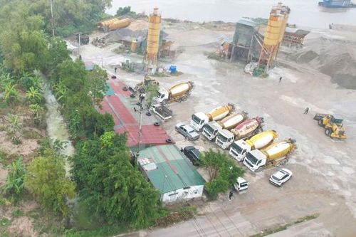 Khởi tố Trưởng trạm bê tông thuộc Công ty CP Việt Trung vì chỉ đạo đổ chất thải ra mương nước