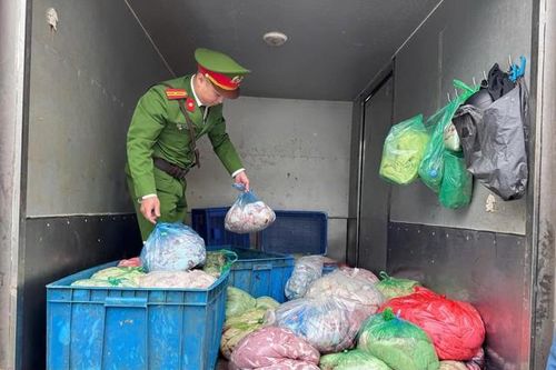 Phát hiện xe tải chở 350 kg nội tạng động vật không rõ nguồn gốc tại Hà Nội