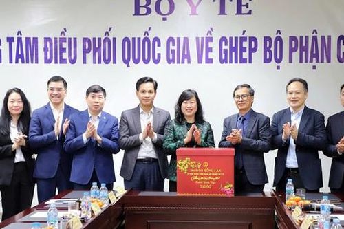 Bộ trưởng Đào Hồng Lan thăm, chúc Tết một số đơn vị của Bộ Y tế, Bộ Công an