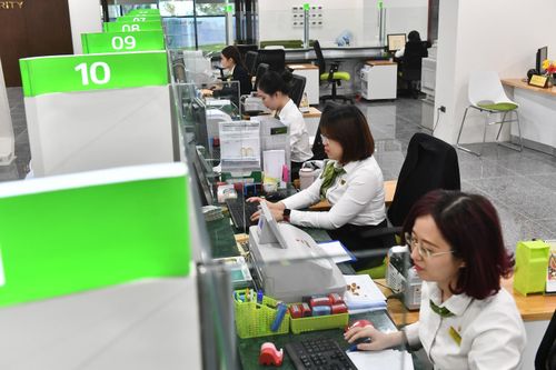 Vietcombank bất ngờ tăng lãi suất tiết kiệm