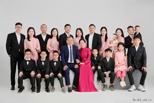 5 con gái, 5 chàng rể tề tựu nhà ngoại ăn Tết hiếm thấy ở Nghệ An