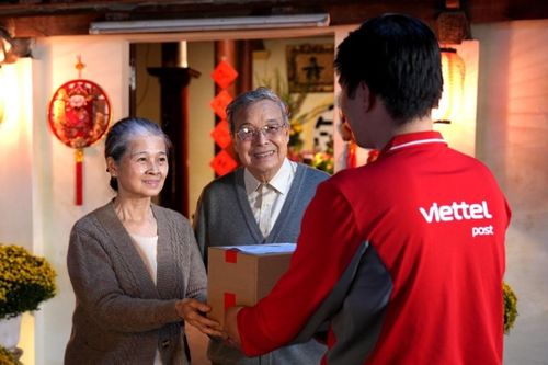 Ông bố bất ngờ trước câu hỏi của con gái trong phim Tết của Viettel