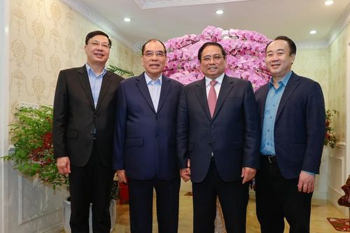 Thủ tướng thăm nguyên lãnh đạo Đảng, Nhà nước và dâng hương tưởng nhớ các đồng chí cố lãnh đạo