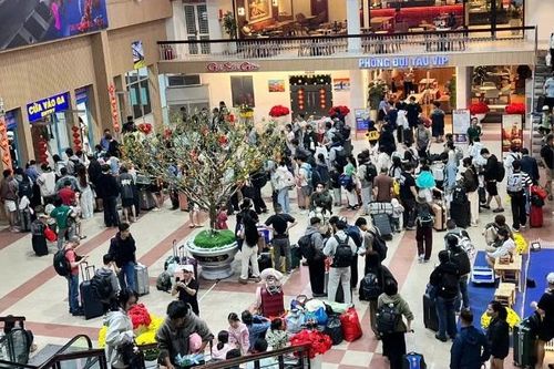 Xuân đoàn viên: Người kịp trở về, người lỡ hẹn Tết nhà