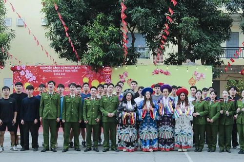 Ấm tình đoàn kết trong chương trình 'Vui Tết Việt' Xuân 2026