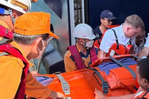 Cứu nạn thành công hành khách nước ngoài bị nạn trên vùng biển miền trung