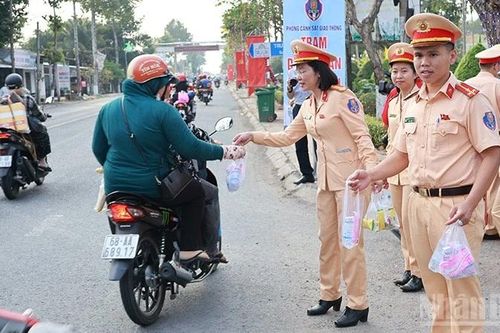 'Trạm dừng chân nghĩa tình' Xuân Bính Ngọ tại Tháp Mười