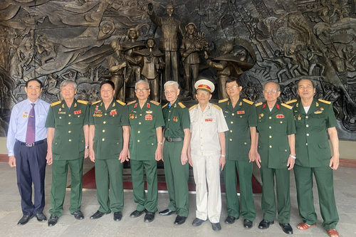 Đón Tết ở Trại Davis