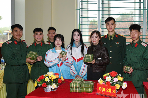 Tình quân dân 'dệt' bằng trong trẻo tuổi học trò, can trường người lính trẻ
