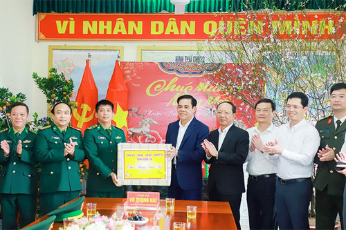 Chủ tịch UBND tỉnh Nghệ An chúc Tết các đơn vị Bộ đội Biên phòng