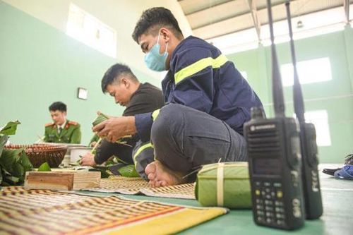 Phía sau những ca trực
