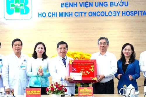 Lãnh đạo TPHCM thăm, chúc tết bệnh viện, tặng quà bệnh nhi