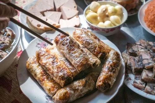 Tất niên hiện đại, từ mâm cơm sum vầy đến đại tiệc săn tài lộc cuối năm