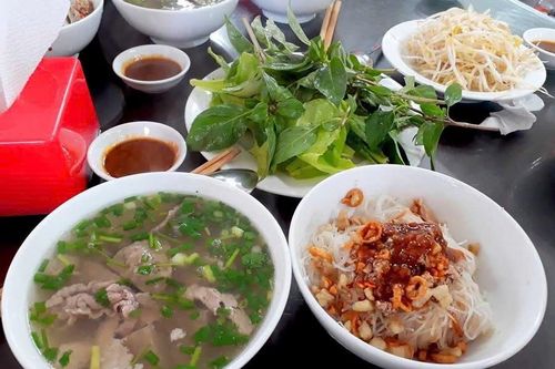 Phở khô 'gọi một được hai' ở Gia Lai, món ngon khiến khách ăn quên lối về