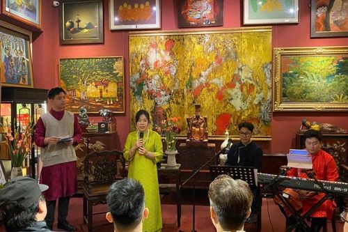 Chạm Tết: Ký ức mùa Xuân giữa lòng Hà Nội
