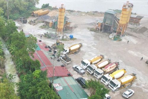 Ninh Bình: Khởi tố Trạm trưởng bê tông đổ hơn 113 tấn chất thải ra môi trường