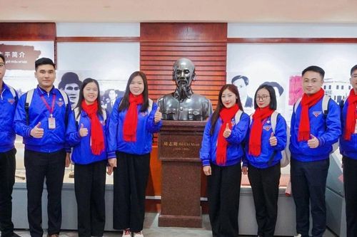 Đoàn đại biểu thanh niên Việt Nam viết tiếp câu chuyện hữu nghị 'Theo dấu chân Bác Hồ'