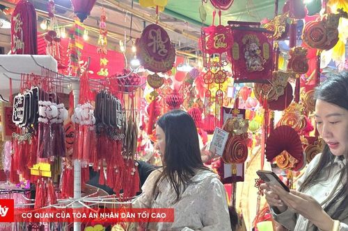 Chợ Đổ hút khách mua sắm đồ trang trí Tết
