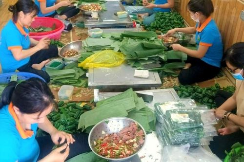 Nem chua Thanh Hóa 'cháy hàng', giá tăng gấp đôi ngày cận Tết vẫn không đủ bán